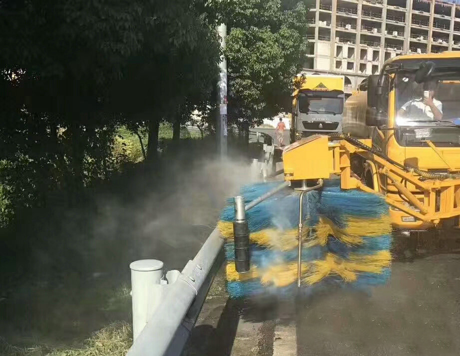 9方高速護欄清洗車