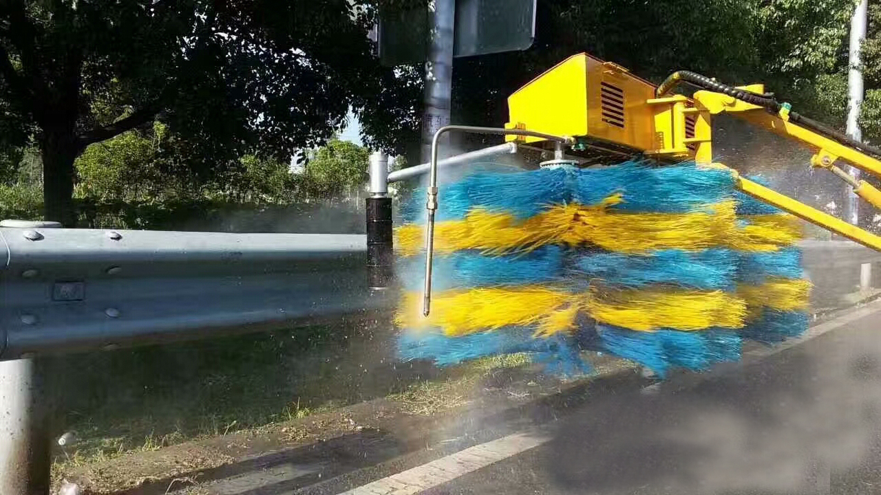 9方高速護欄清洗車