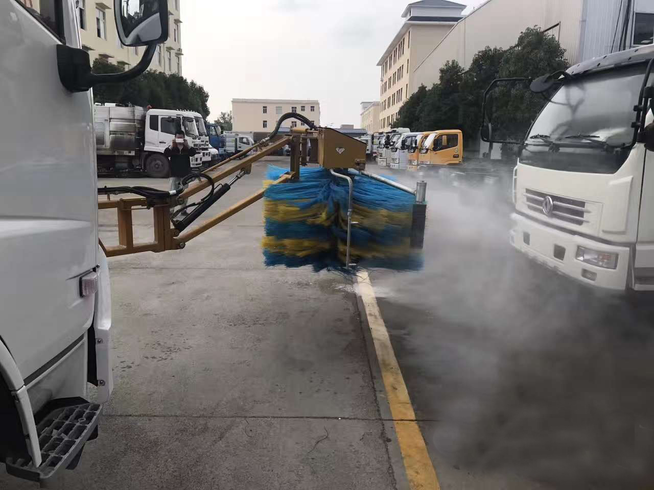 9方高速護欄清洗車