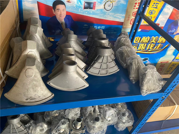 灑水車(chē)萬(wàn)向可拆卸前噴頭（不銹鋼萬(wàn)向旋轉(zhuǎn)底座，全鋁合金可拆卸清洗的鴨嘴頭）