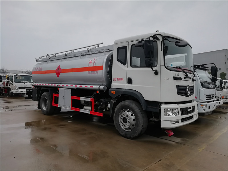 東風(fēng)御虎12.6噸油罐車|12.7方運油車