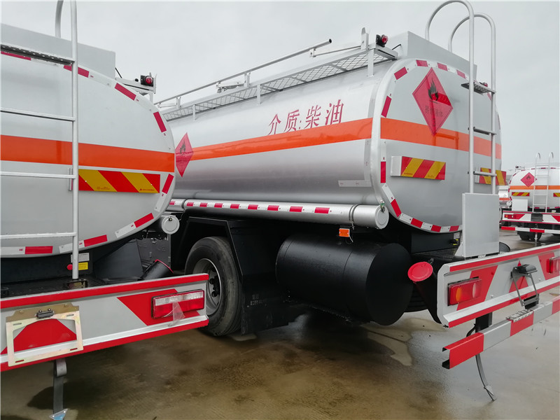 東風(fēng)御虎12.6噸油罐車|12.7方運油車