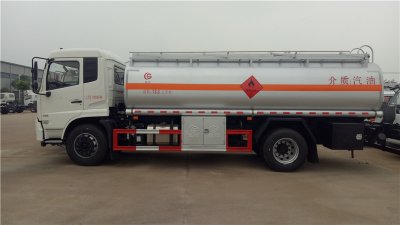 東風(fēng)天錦13.8方運(yùn)油車，天錦單橋11.5噸油罐車