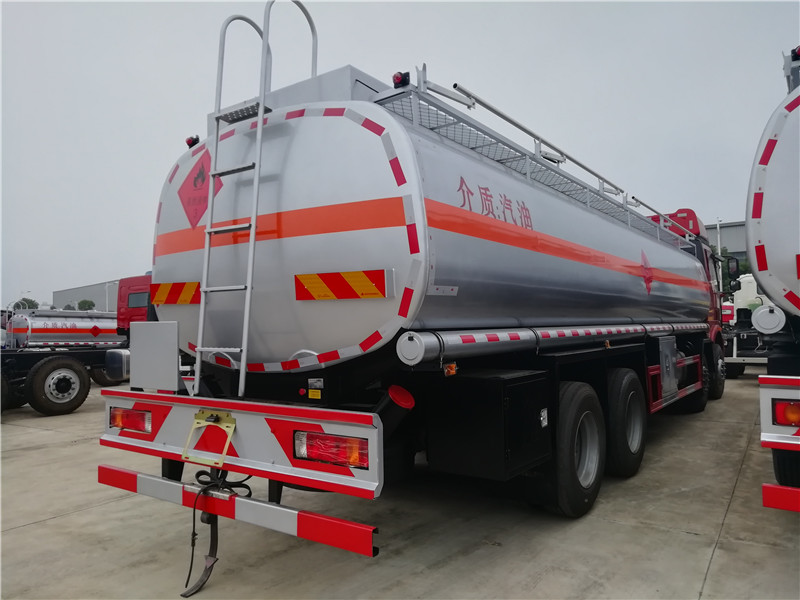 東風(fēng)天錦13.8方運(yùn)油車，天錦單橋11.5噸油罐車