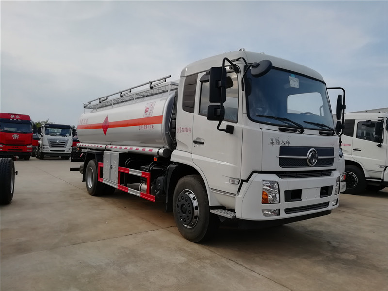 東風(fēng)天錦13.8方運(yùn)油車，天錦單橋11.5噸油罐車
