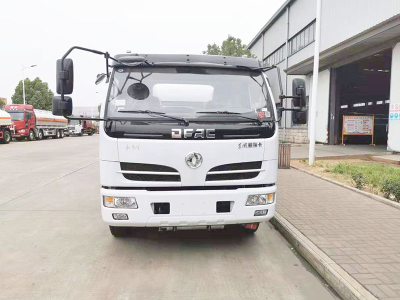 東風大多利卡8噸加油車