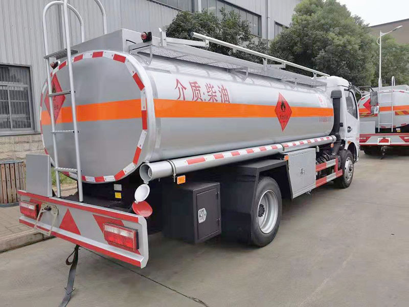 東風大多利卡8噸加油車