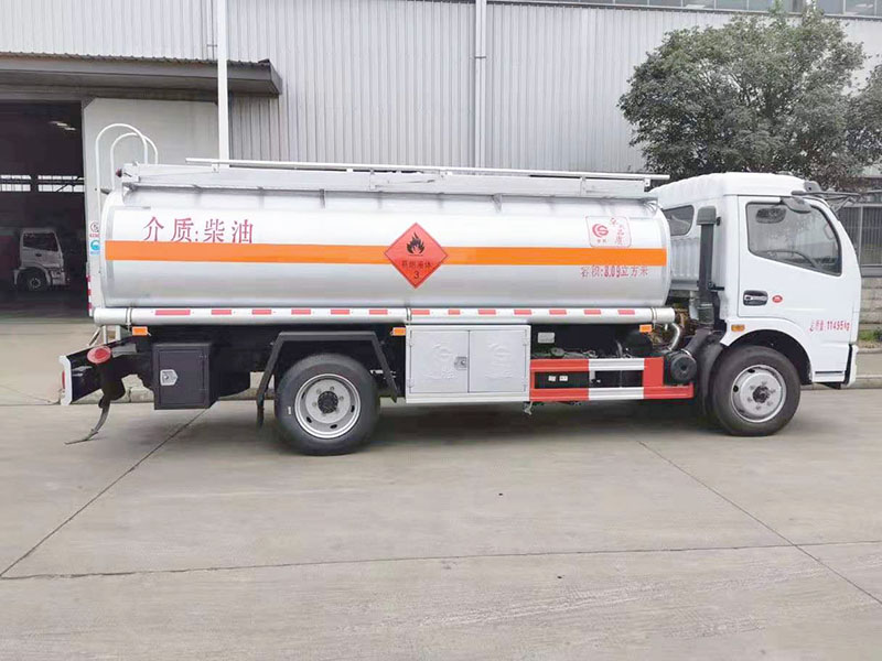 東風大多利卡8噸加油車