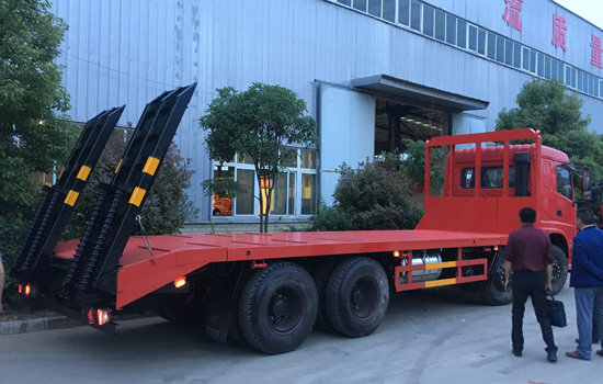 國五三環(huán)昊龍前四后八挖機(jī)平板車