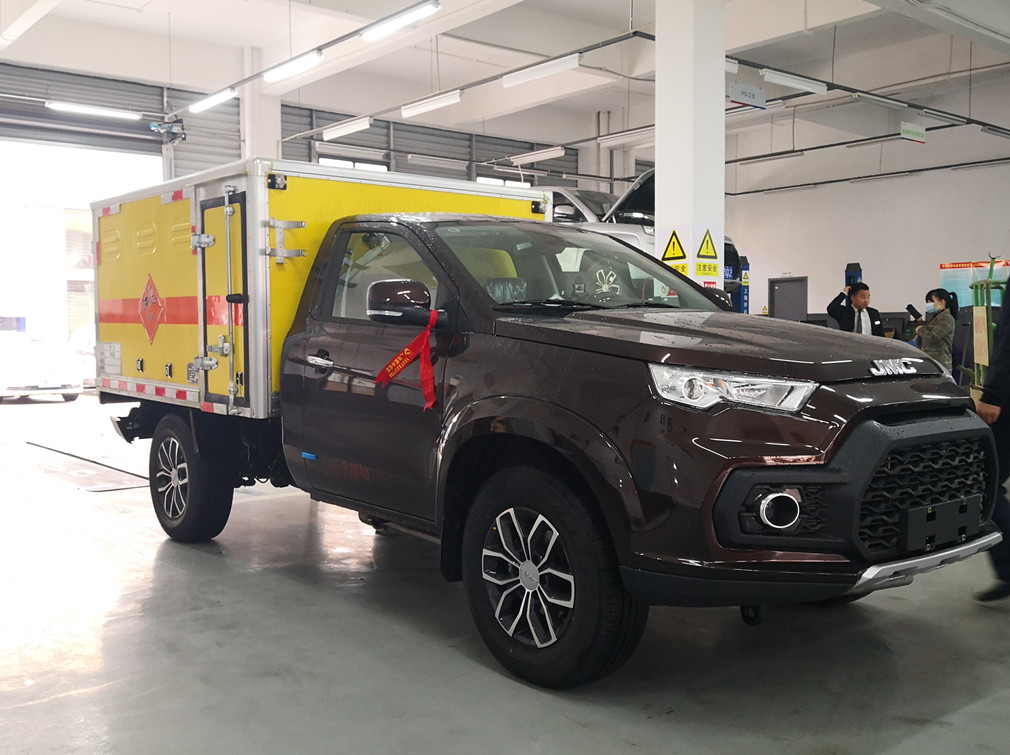 江鈴四驅(qū)皮卡民爆器材運(yùn)輸車